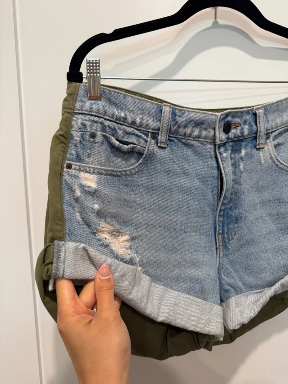 Alexander Wang Denim and Olive Utility Roll-Cuff Women’s Shorts - Picture 4 of 4